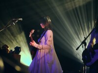 畳野彩加（Vo, G）（撮影：新家菜々子）