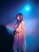 畳野彩加（Vo, G）（撮影：新家菜々子）