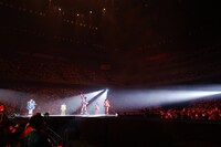 さいたまスーパーアリーナの客席にウェーブを起こす超ときめき♡宣伝部。