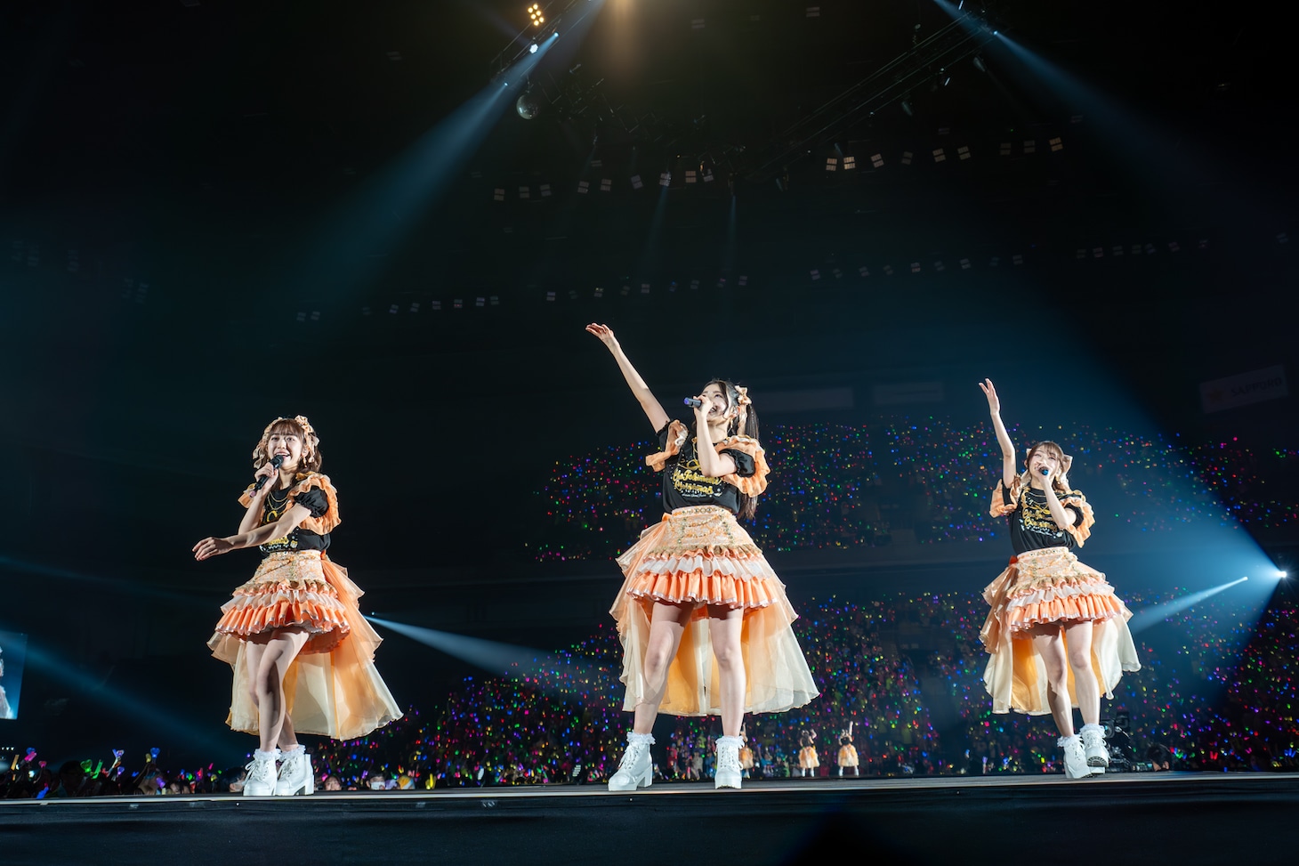 左から小泉遥香、杏ジュリア、辻野かなみ。