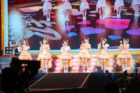 埼玉・さいたまスーパーアリーナで「100%オレンジ」を歌う超ときめき♡宣伝部。