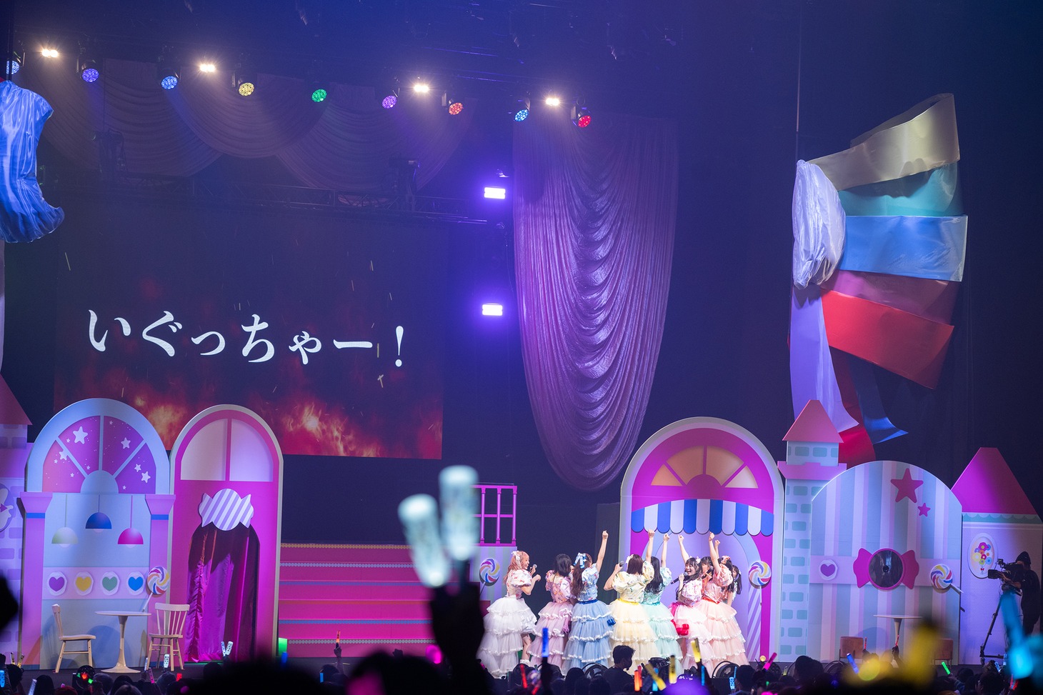 特報映像の掛け声に合わせて「いぐっちゃー！」と叫ぶいぎなり東北産と皆産。