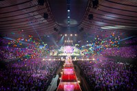 浜崎あゆみ「ayumi hamasaki COUNTDOWN LIVE 2024-2025 A ～I am ayu～」の様子。（撮影：嘉茂雅之、高浜栄蔵、山辺学）