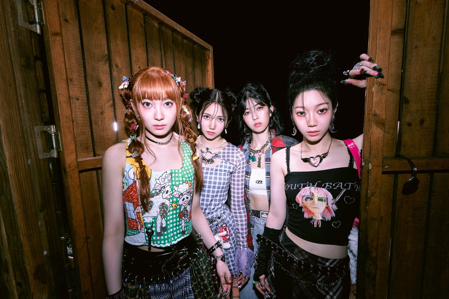 IS:SUE ©LAPONE GIRLS