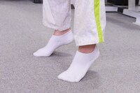 “つま先立ち”の状態をキープ。