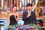 MCの池田美優、川島明（麒麟）。 ©フジテレビ