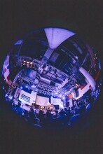 友成空のライブの様子（撮影：藤井拓）