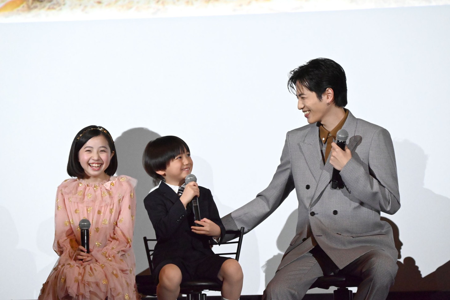 親子を演じる増田梨沙、千葉惣二朗、志尊淳。