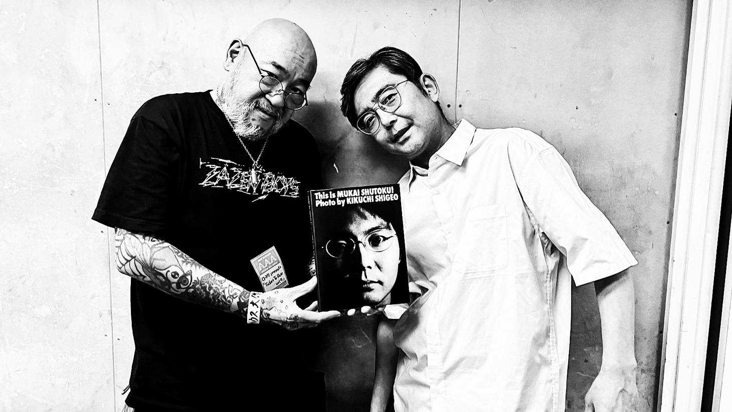 菊池茂夫（左）と向井秀徳（右）。