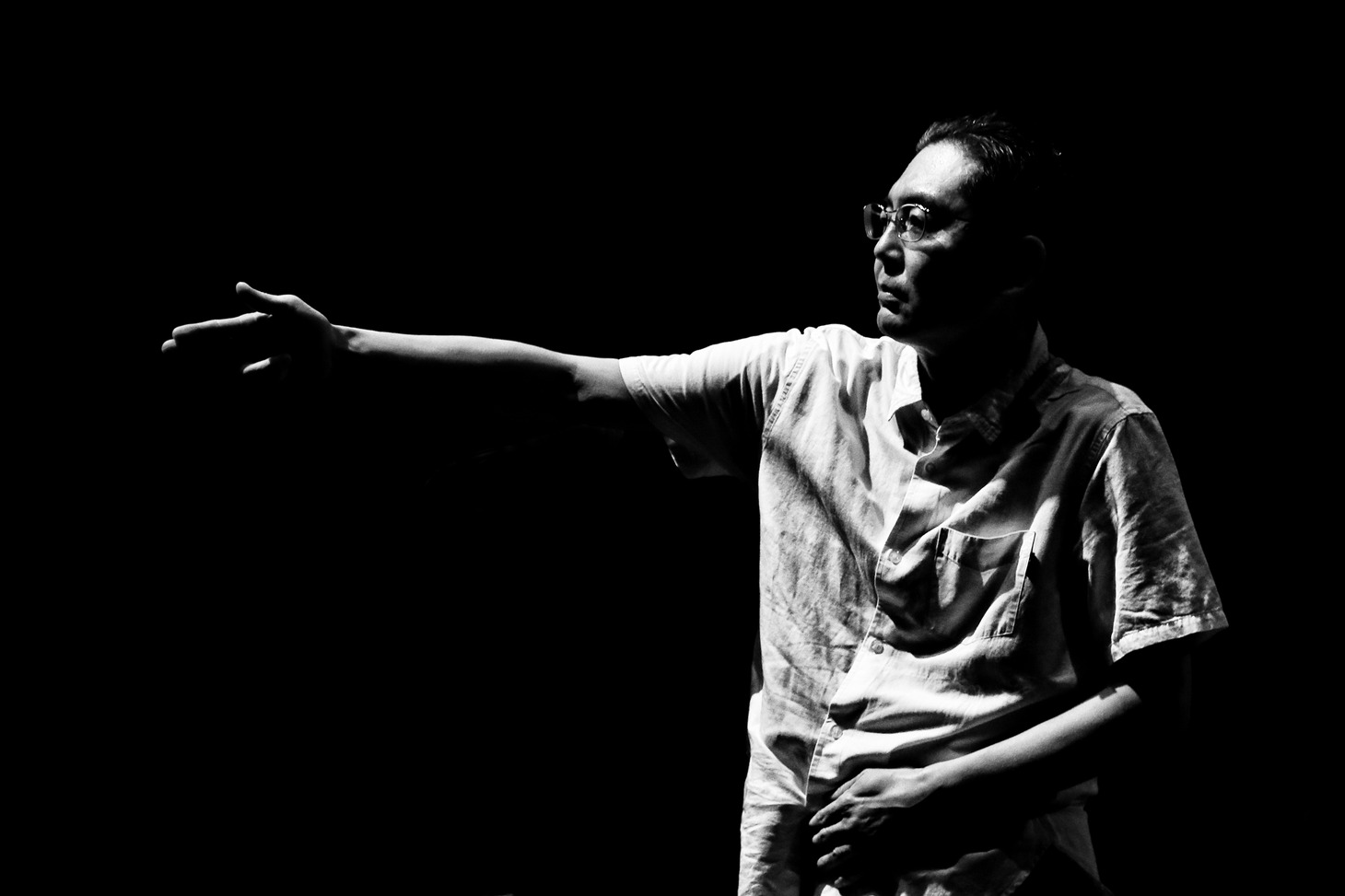 「THIS IS 向井秀徳！ PHOTO BY 菊池茂夫」より、向井秀徳。
