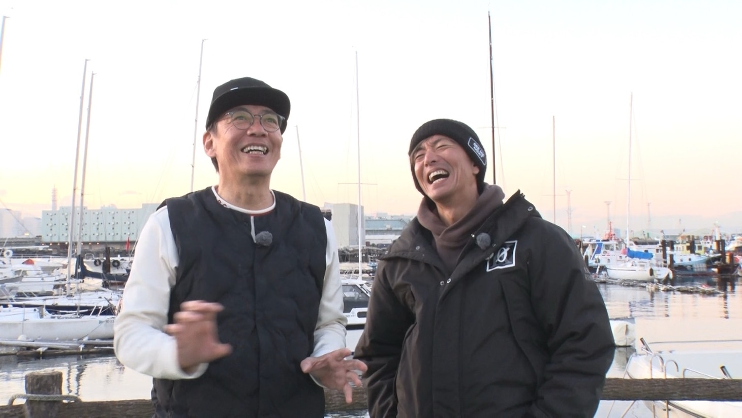 左から生瀬勝久、木村拓哉。©TBS