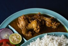 U-zhaan監修「仕切りが取れるカレー皿」新色blueの盛り付けイメージ。