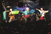 猫背のネイビーセゾンの兵庫・MUSIC ZOO KOBE 太陽と虎公演の様子。