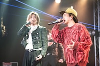 左から萩凌介、SEAMO。