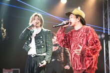 左から萩凌介、SEAMO。