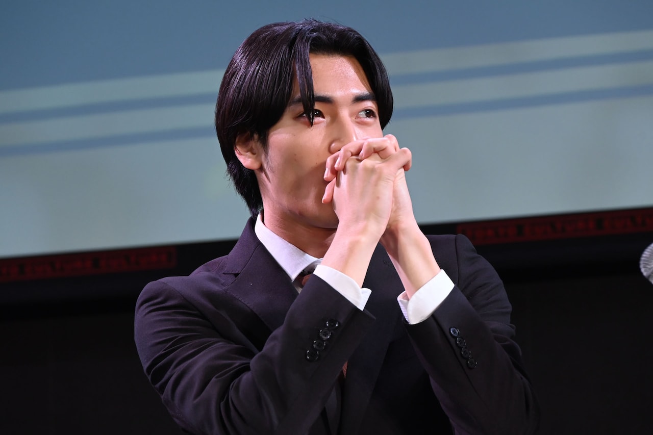 手笛を披露する武藤潤（原因は自分にある。）。 - げんじぶ武藤潤