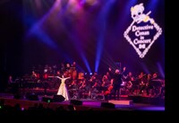 倉木麻衣のライブの様子。