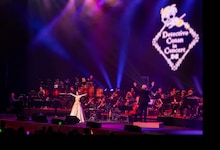 倉木麻衣のライブの様子。