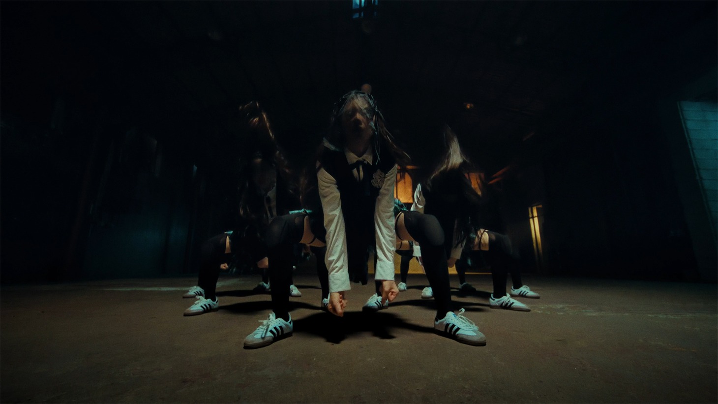 JAKOPSのInstagramに投稿されたダンスパフォーマンス映像より。