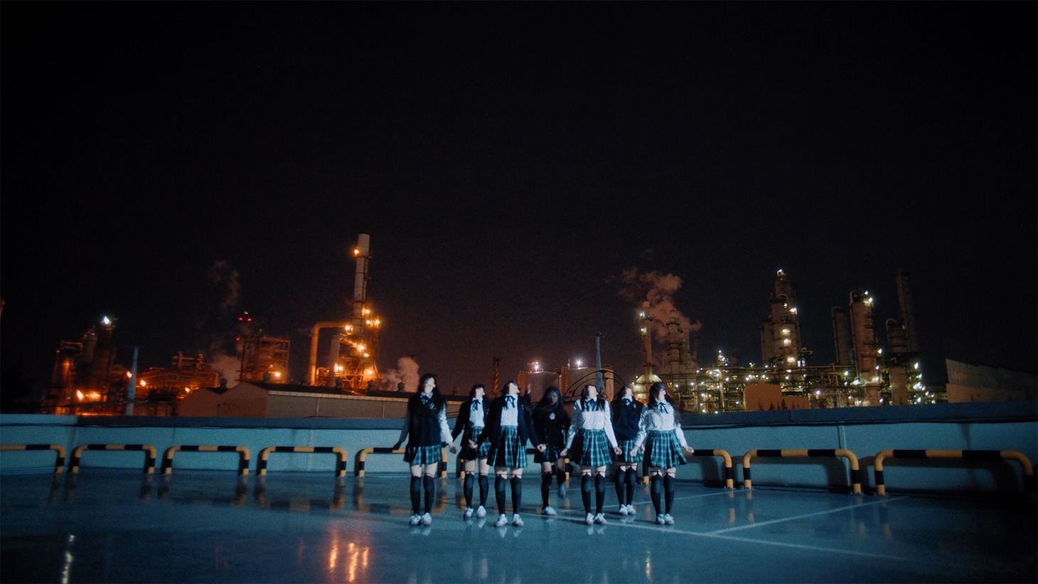 JAKOPSのInstagramに投稿されたダンスパフォーマンス映像より。