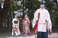 筒井あやめと井上和の成人式の様子。