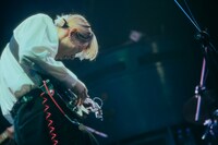 Hiyn（Vo, G）（撮影：横山マサト）