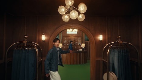 ユニクロ新テレビCM「LifeとWear / ジーンズホテル / MEN」より。