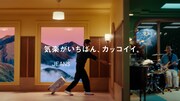 ユニクロ新テレビCM「LifeとWear / ジーンズホテル / MEN」より。