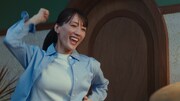 ユニクロ新テレビCM「LifeとWear / ジーンズホテル / WOMEN」より。