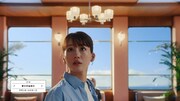 ユニクロ新テレビCM「LifeとWear / ジーンズホテル / WOMEN」より。