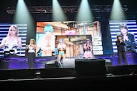 ゴールデンボンバー（撮影：菅沼剛弘）