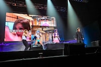 ゴールデンボンバー（撮影：菅沼剛弘）