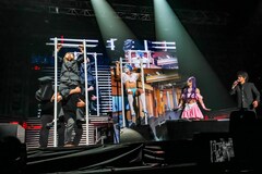 ゴールデンボンバーの現在を示す“新作”ライブ、豪華ゲストの祝福と新演出が彩った20年の軌跡