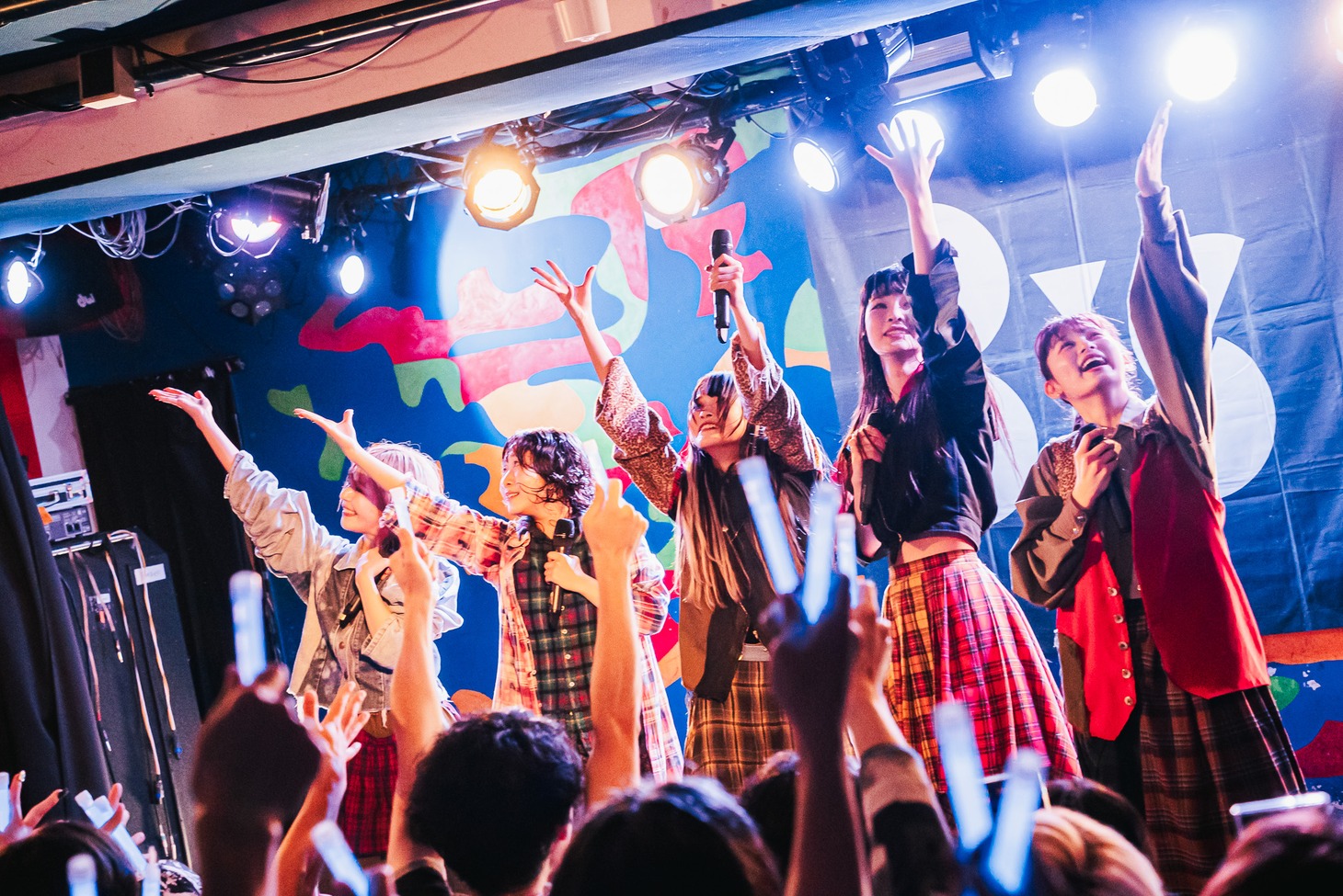 大阪・LIVE HOUSE Pangea公演よりBiS。