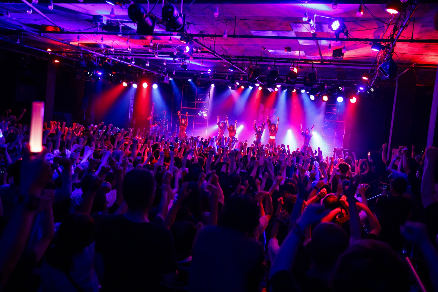 2023年7月のLIQUIDROOM公演の様子。（Photo by sotobayashi kenta）