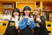 左からヤママチミキ（GANG PARADE）、モグ・ライアン（ASP）。