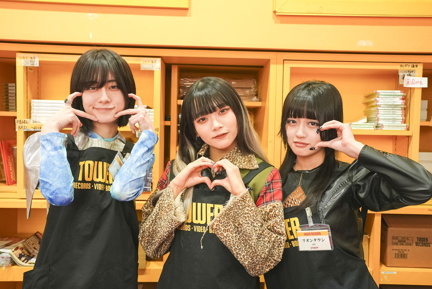 左からmikina（ExWHYZ）、ヒューガー（BiS）、リオンタウン（ASP）。