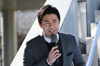 「アイシー～瞬間記憶捜査・柊班～」制作発表の司会を務めた榎並大二郎アナウンサー。