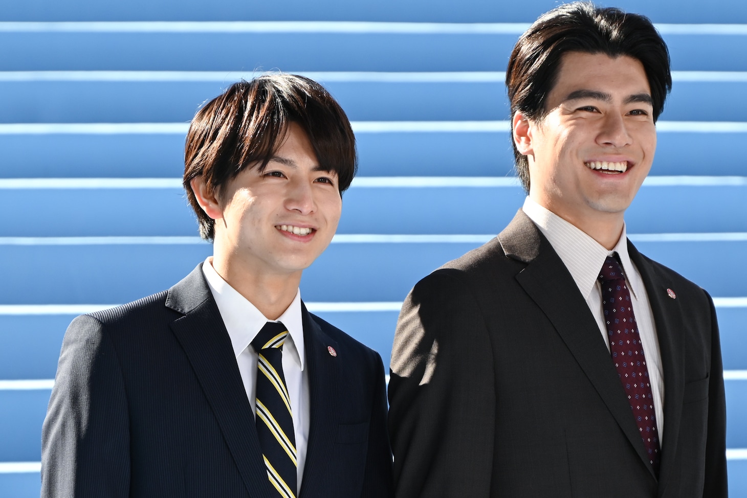 左から柏木悠、森本慎太郎。寒空の下、笑顔を絶やさない。