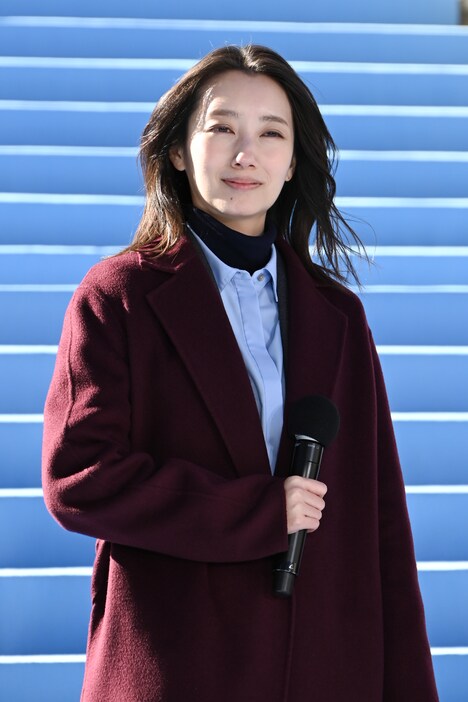 まぶしいのが苦手だという波瑠。