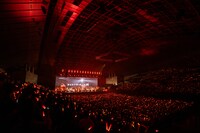 オレンジに染まった幕張イベントホール。