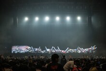 でんぱ組.incの歴代衣装がずらりと並ぶステージ。