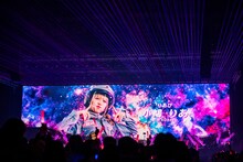 オープニングムービーの小鳩りあ。