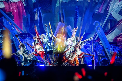 最後の「でんでんぱっしょん」を披露するでんぱ組.inc。