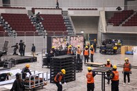 運ばれて行くディアステージのシャッター。