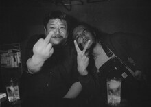 西村賢太と伊藤雄和（OLEDICKFOGGY）。（Photo by Chabo）
