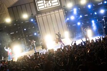 BiSのライブの様子。