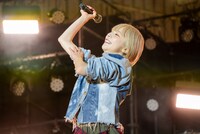 腕まくりをするナノ3。