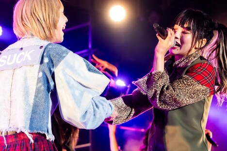 左からナノ3、ヒューガー。