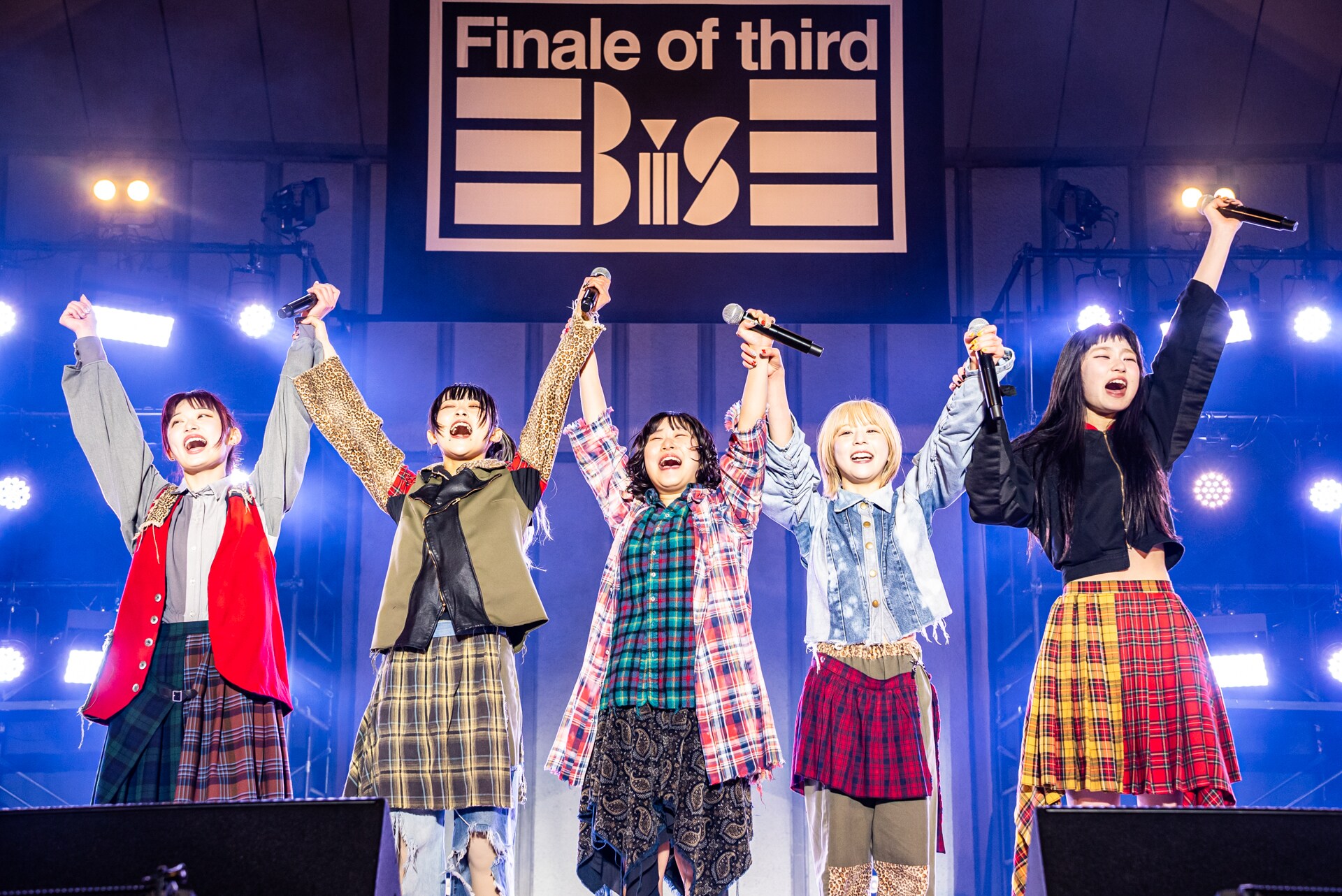 第3期BiSが日比谷野音でラストライブ終え解散、5人はそれぞれの未来へ